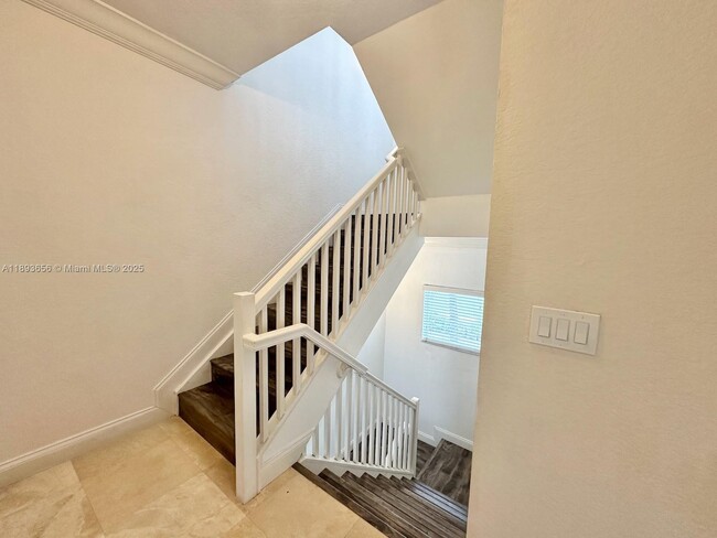 Building Photo - 813 SE 18th Ct