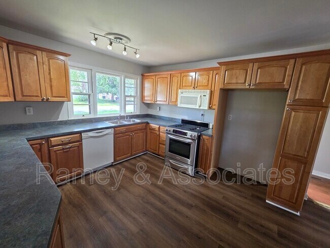 Building Photo - 3135 Rosedale Blvd