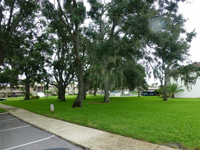 Building Photo - 110 Lakeside Dr