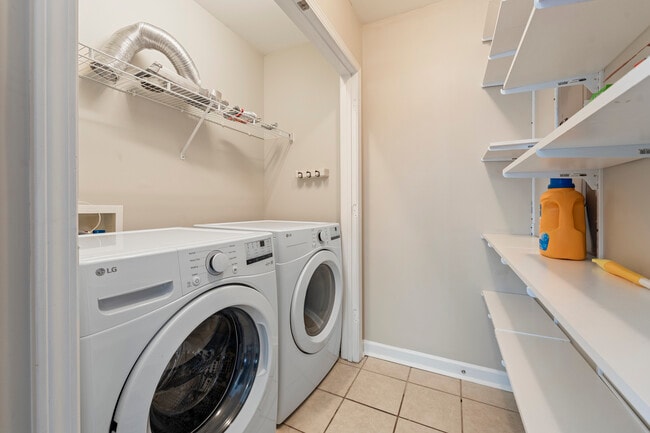 Building Photo - 2175 Glendale Ave