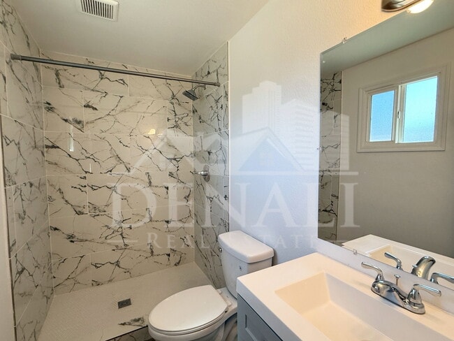 Building Photo - 2027 N 66th Dr