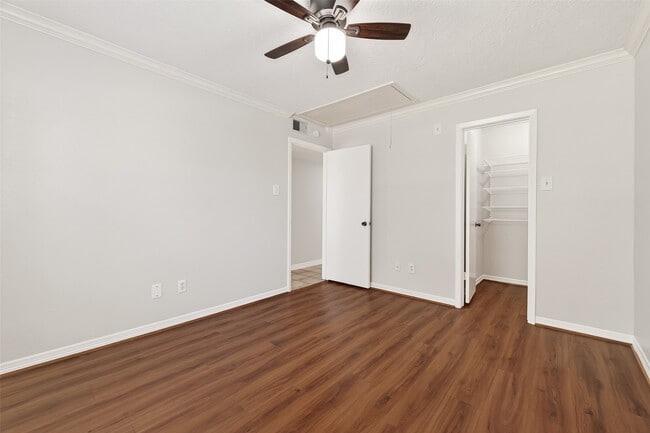 Building Photo - 19531 Woodglen Dr