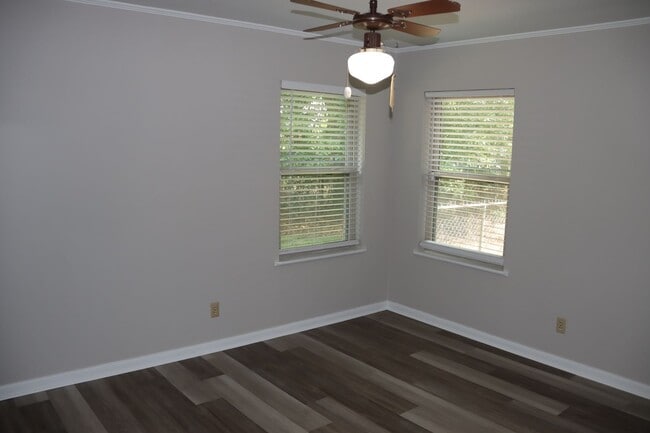 Building Photo - Single Family Residence