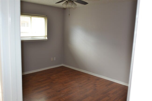 Building Photo - 22527 Market Square Ln