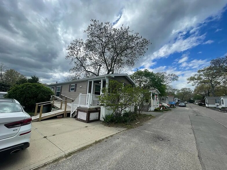 Building Photo - 37 Hubbard Ave