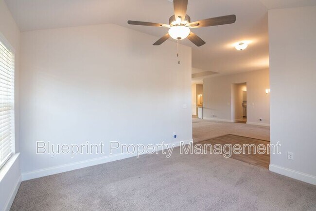 Building Photo - 281 Union Dr