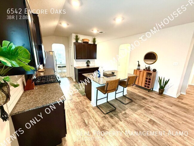 Building Photo - 6542 Encore Oaks