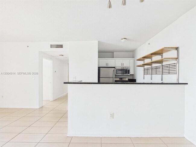 Building Photo - 425 NE 30th St