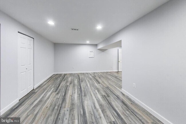 Building Photo - 991 Farm Haven Dr