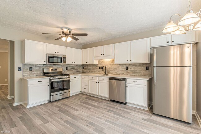 Building Photo - 3 br, 2.5 bath Townhome - 5895 Hampton Court