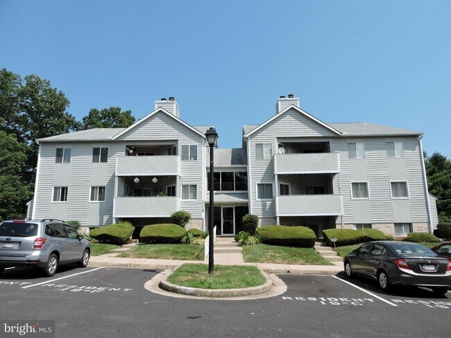 Building Photo - 2219 Lowells Glen Rd