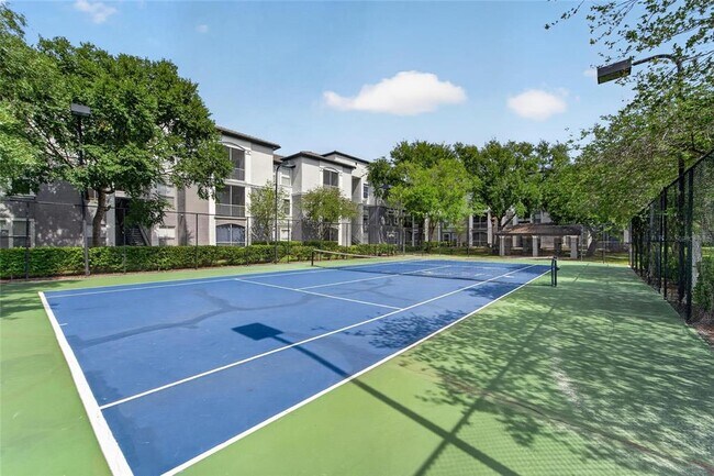 Building Photo - 5611 Legacy Crescent Pl