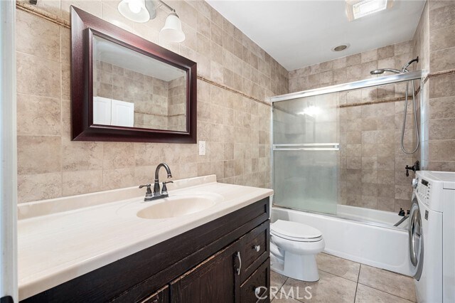 Building Photo - 570 W Stocker St