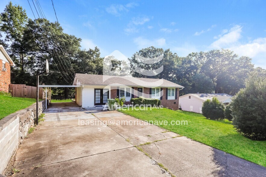 Building Photo - 5145 Burbank St