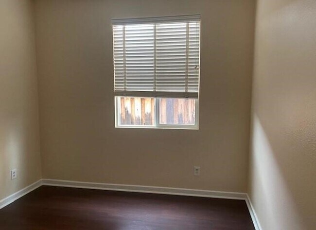 Building Photo - CLEAN ~ TURNKEY ~ SINGLE STORY ~ 4 BEDROOM / 2 BATH