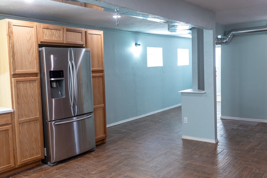 Building Photo - 2233 S 2nd Ave