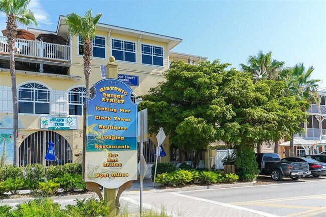 Building Photo - 4216 Plumosa Terrace