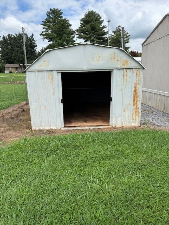 Building Photo - 5172 Gregory Rd