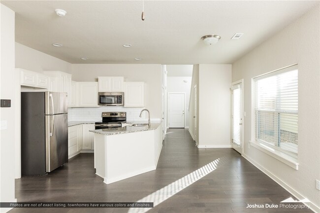 Building Photo - 1636 N Golf Club Dr