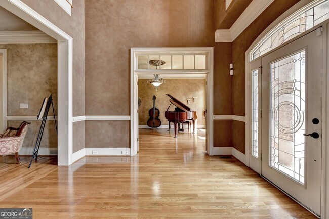 Building Photo - 8910 Pinehurst Cove