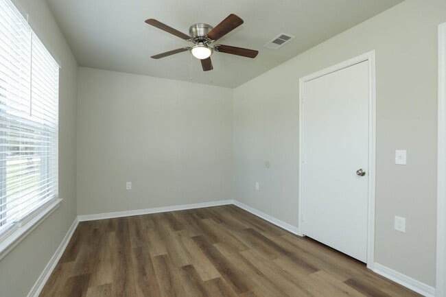 Building Photo - 2 bed / 1 bath home in Waller County. Move...