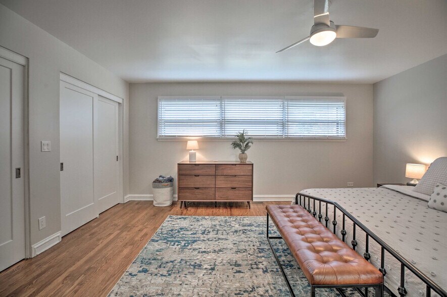 Building Photo - 696 Crescent Blvd