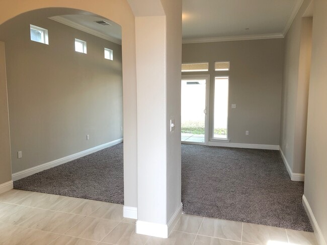 Building Photo - 483 Glendon Pl