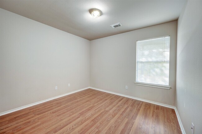 Building Photo - 16535 Cairngrove Ln
