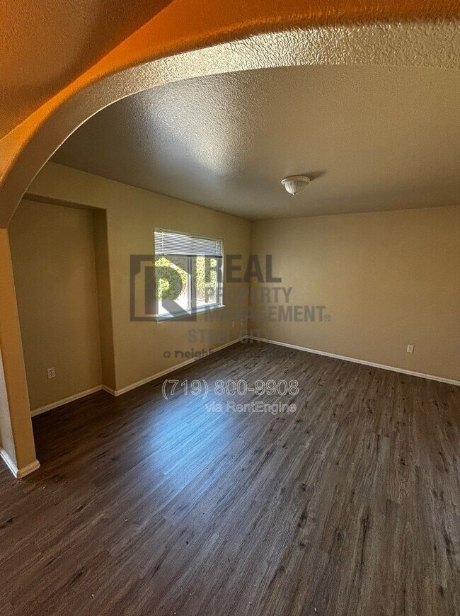 Building Photo - 813 Ardath Ln