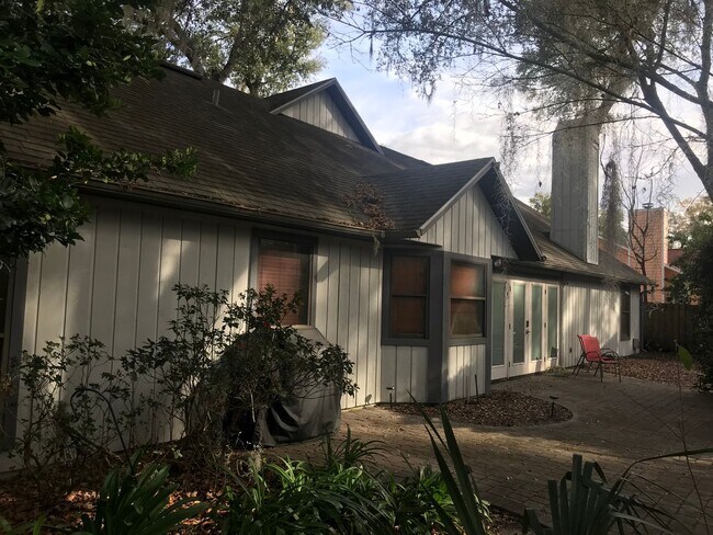 Building Photo - Beautifully Renovated Home in The Reserve!