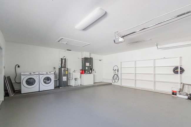 Building Photo - 2810 NE 60th St