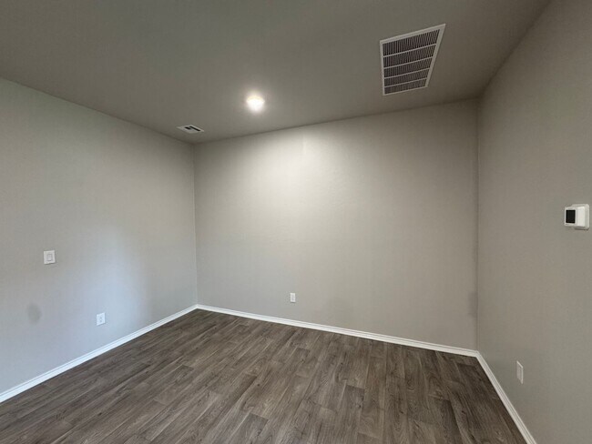 Building Photo - Beautiful 4 Bedroom 2.5 Bathroom Home in Piedmont Schools (Neighborhood Park/Splash Pad)