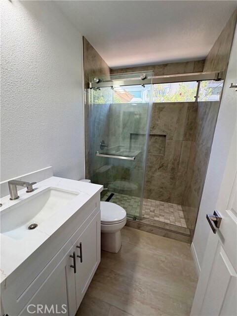 Building Photo - 26601 White Oaks Dr