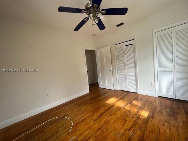 Building Photo - 1421 SW 37th Ave