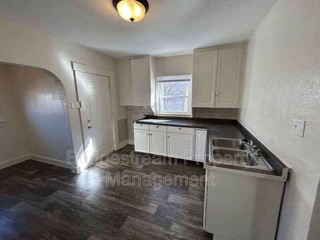 Building Photo - 1038 Walnut Hill Pl