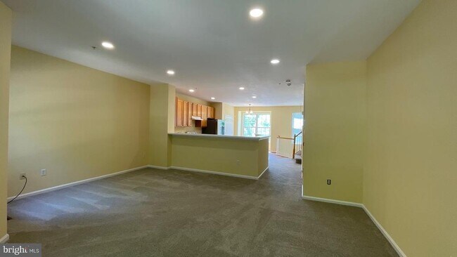 Building Photo - 6125 White Marble Ct