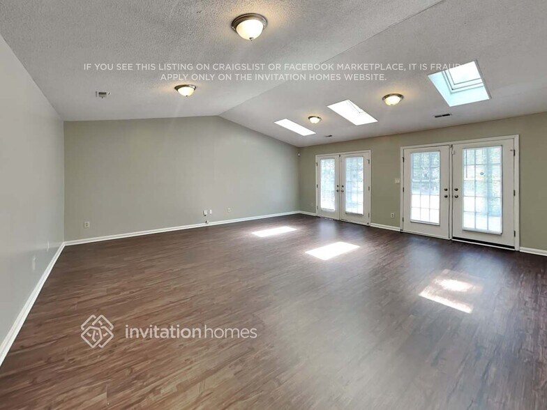 Building Photo - 7025 Markway Dr