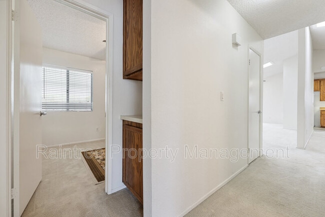Building Photo - 732 Butterfield Rd