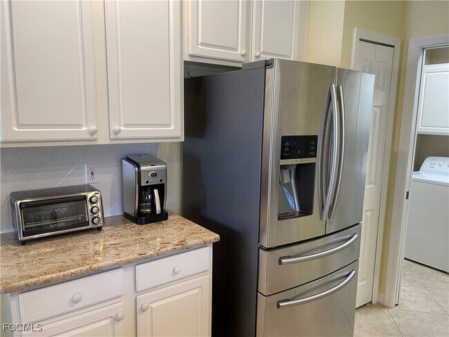 Building Photo - 10520 Diamante Way