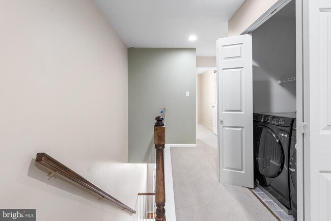 Building Photo - 271 Yorktown Ct