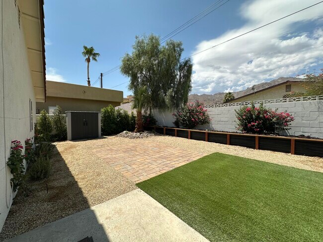 Building Photo - 54445 Avenida Alvarado