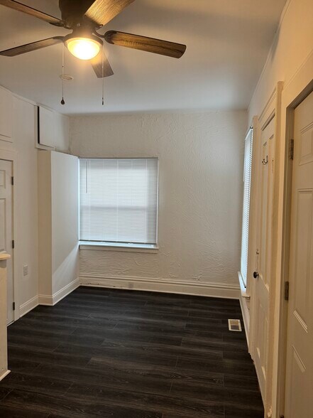 Building Photo - 811 47th St