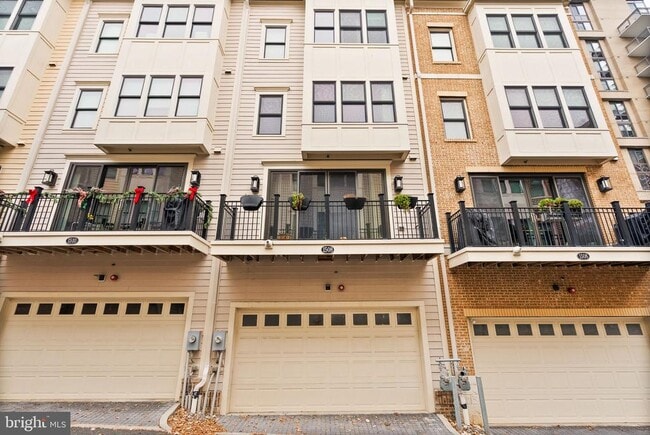 Building Photo - 1508 16th Ct N