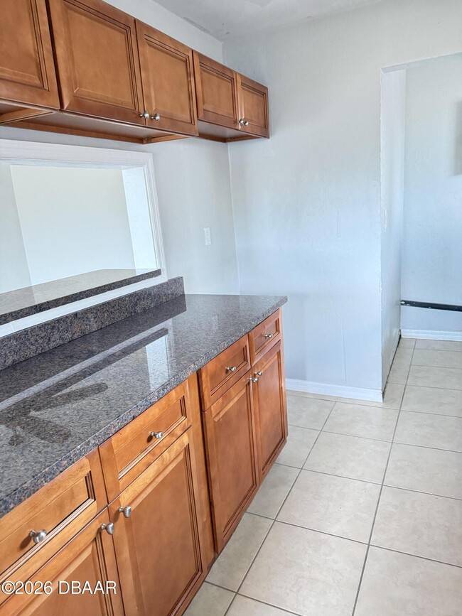 Building Photo - 548 S Caroline St