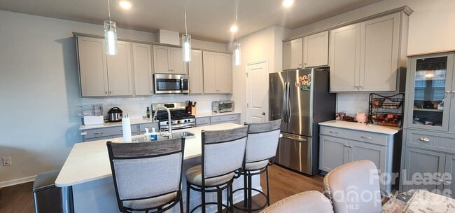 Building Photo - 15733 Country House St