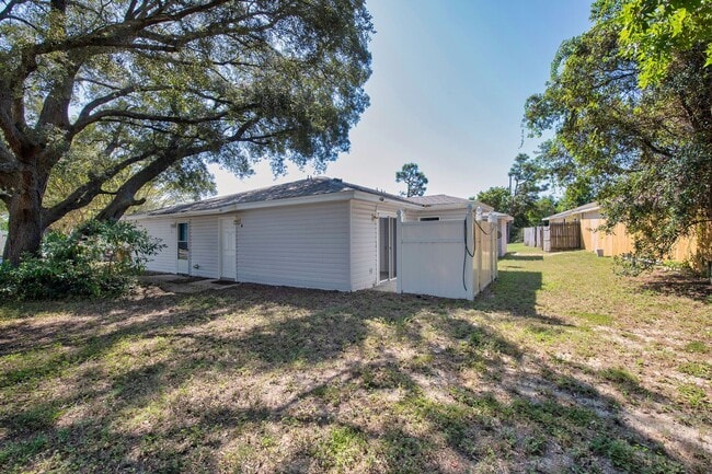 Building Photo - Charming 1 Bedroom/1 Bathroom Available Now!