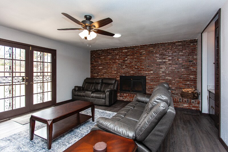 Building Photo - 7050 Pembroke Dr