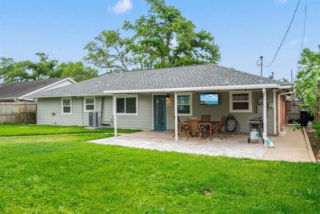 Building Photo - 2407 Willowby Dr