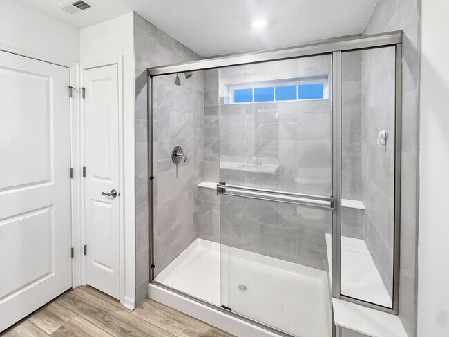 Building Photo - 1135 White Oak Cir