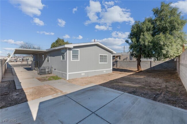 Building Photo - 6155 E Carey Ave